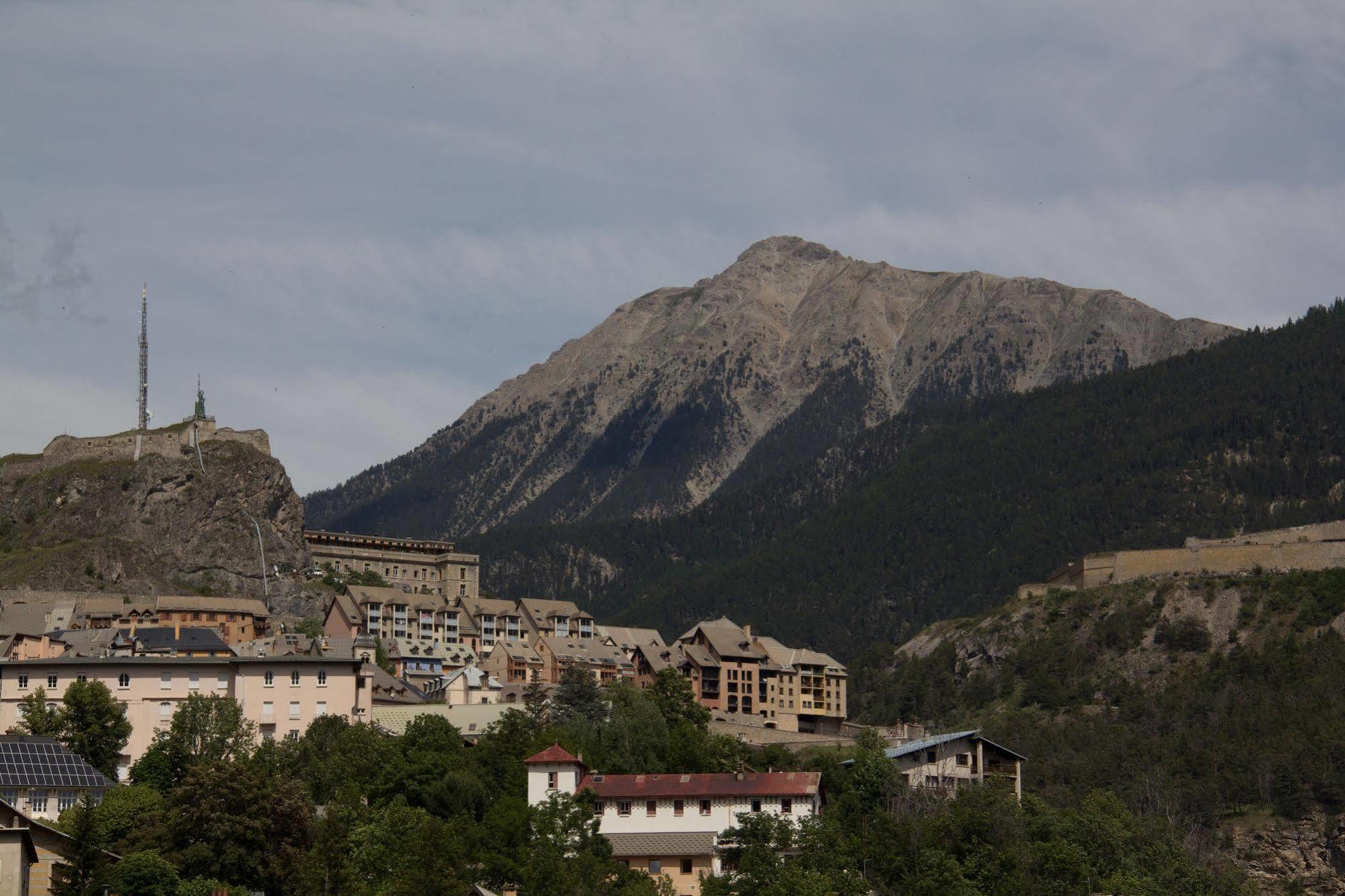 Hotel Mont-Brison Briancon  Exterior photo